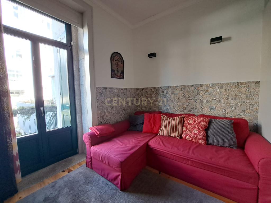 Apartamento T2 + T1 com terraço - Rua Formosa - OTIMO INVESTIMENTO - Image 12