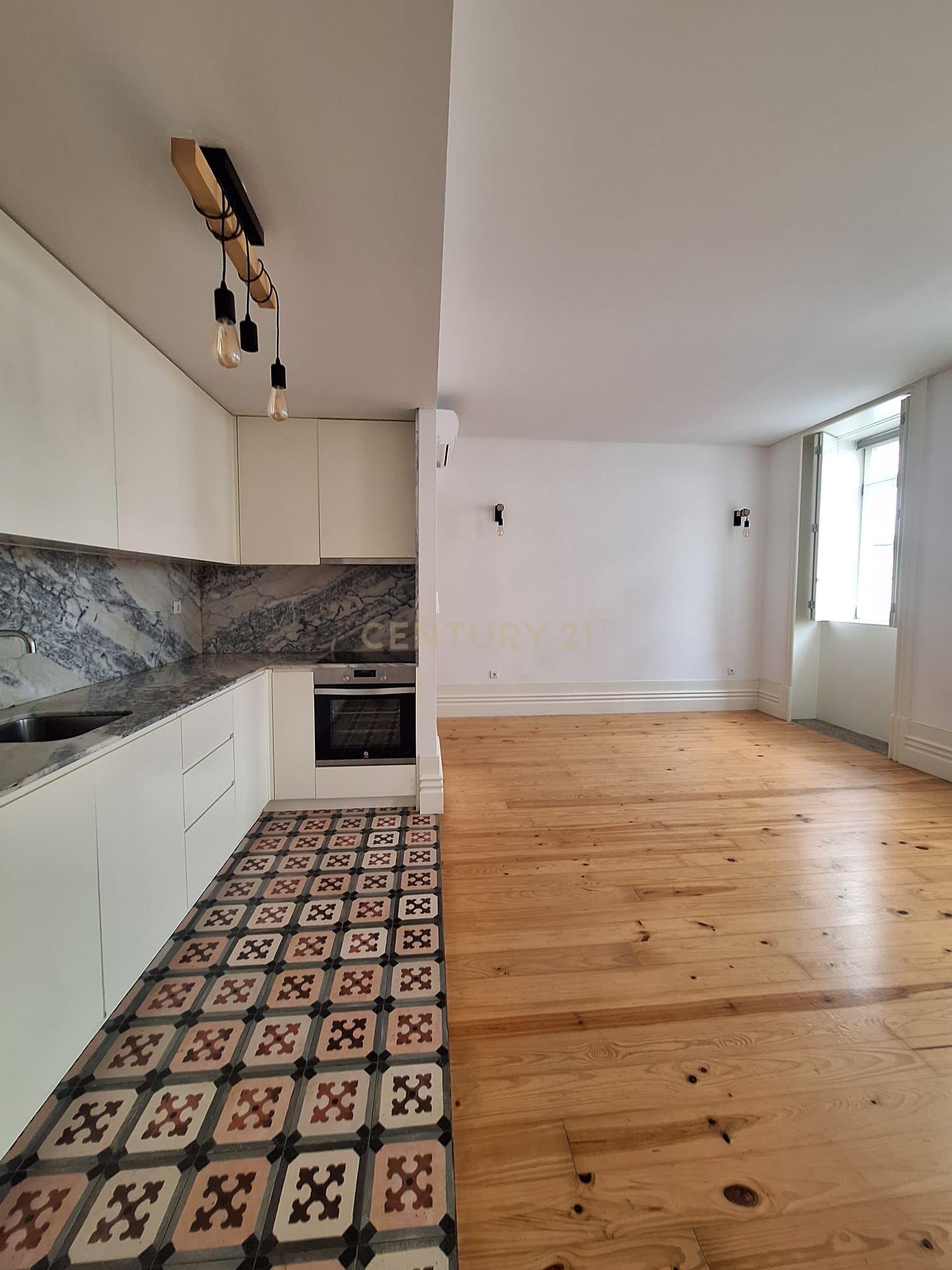 Apartamento T2 moderno na Rua do Bonfim, Porto. - Image 17