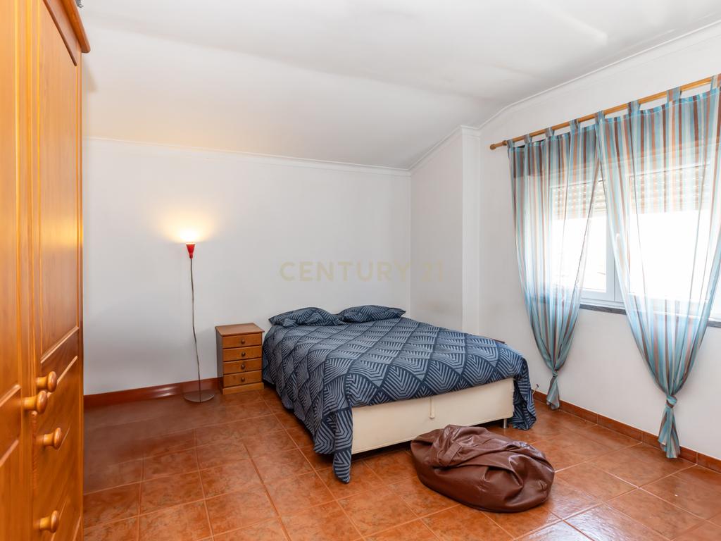 Moradia T5 no centro da Quinta do Conde – Espaço, Conforto e Localização Perfeita - Image 44