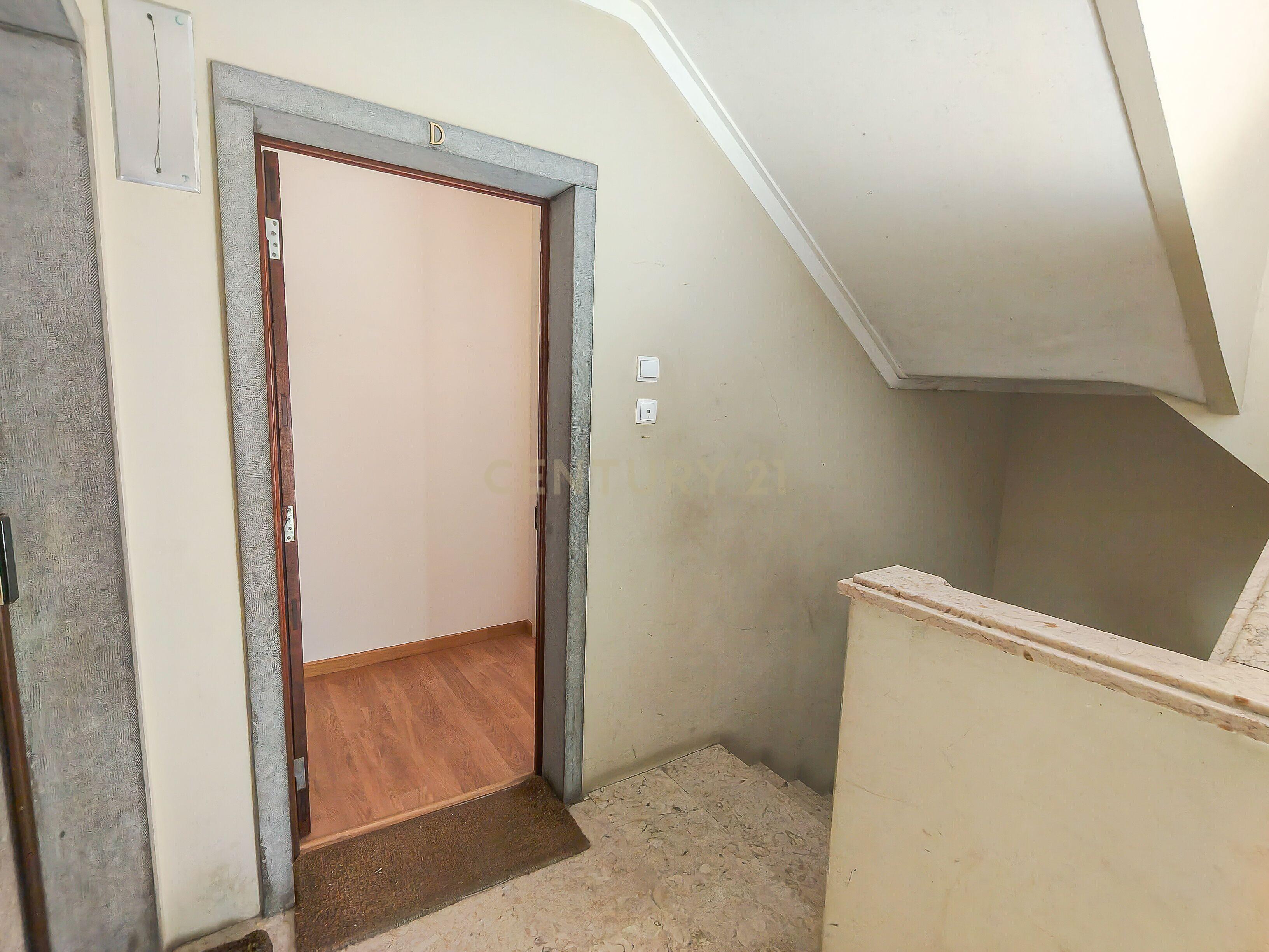 Fotografia 5 de Apartamento T1 na Parede a menos de 200 metros da praia