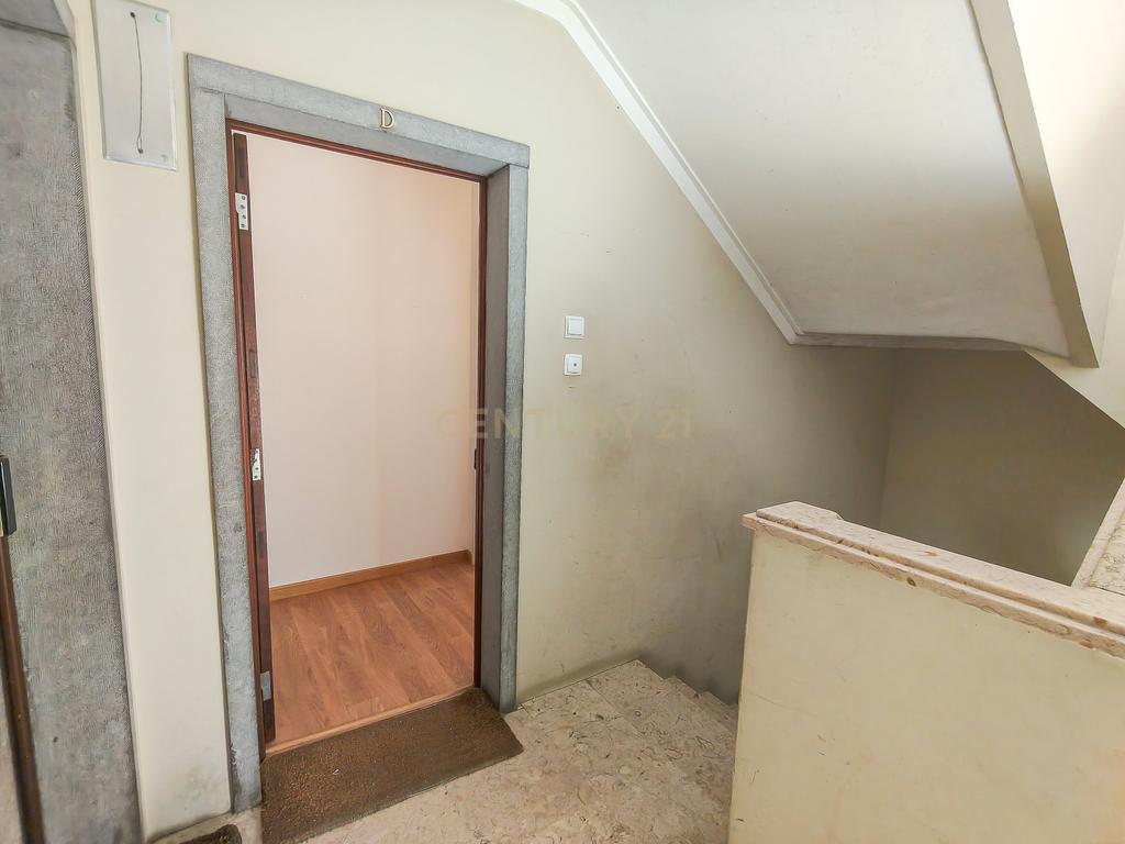 Apartamento T1 na Parede a menos de 200 metros da praia - Image 5