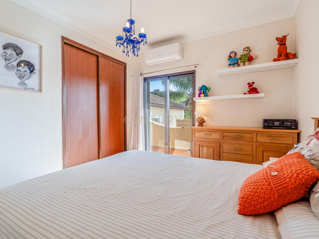ESPETACULAR MORADIA COM PISCINA, GARAGEM, JARDIM E TERRENO - Image 25