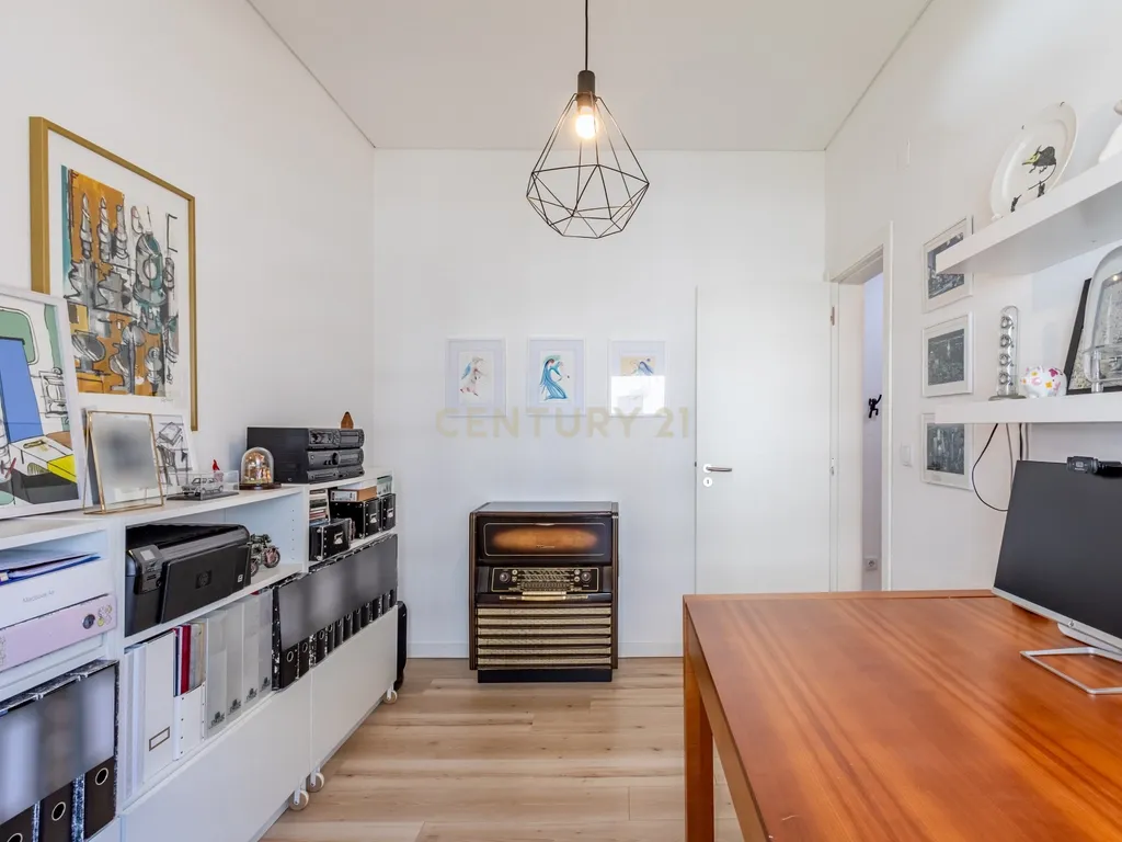 Apartamento T2 transformado em T3 com charme único em Alvalade - Image 18