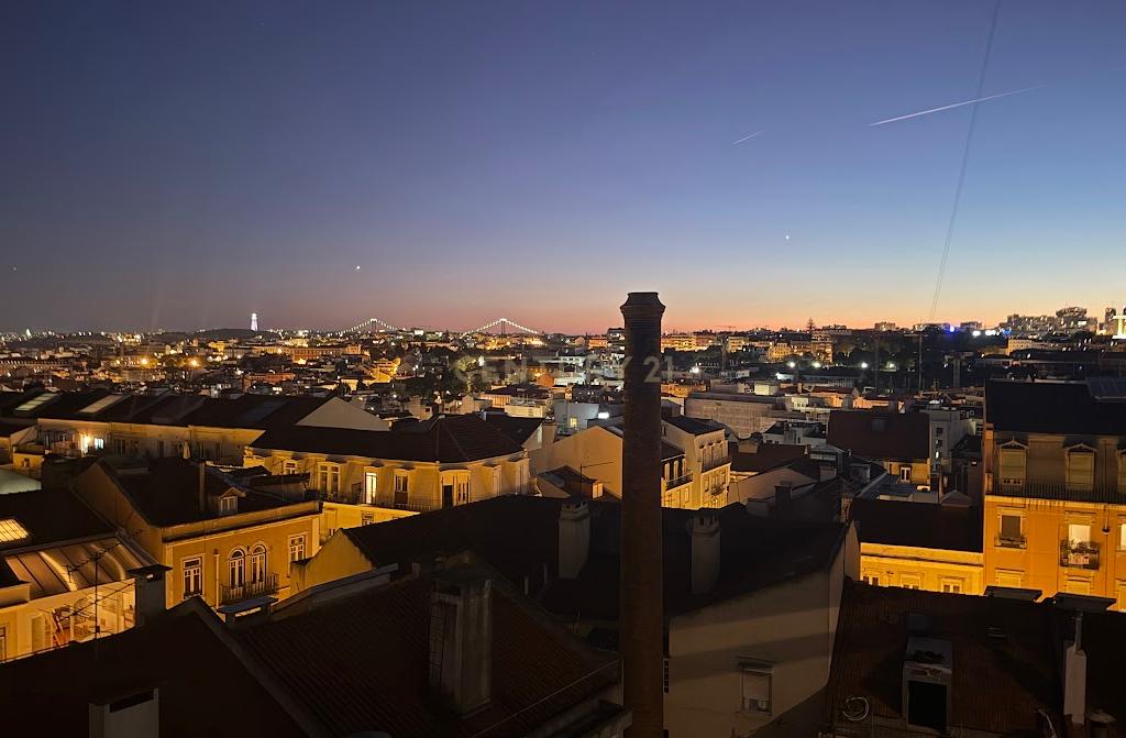 T4 em Arroios para remodelação com vista sobre Lisboa - Lisboa - Image 40