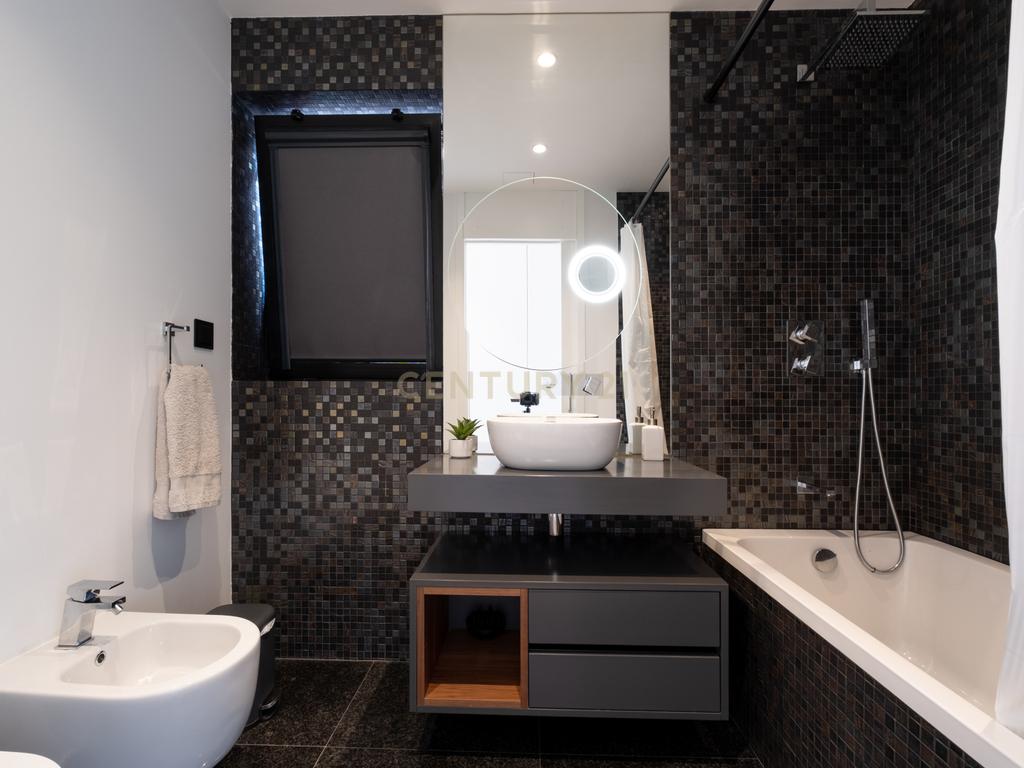 Apartamento T2 Funchal - Escolha certa entre viver ou investir! - Image 20