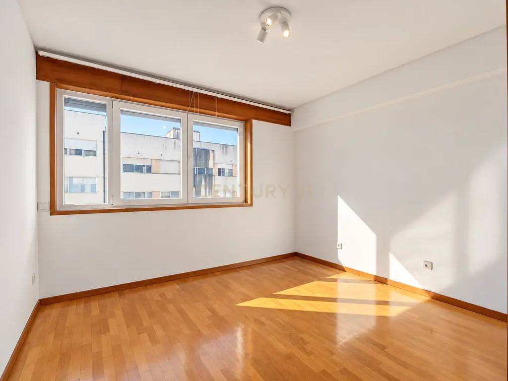 BAIXA DE PREÇO | Apartamento T2 em Cedofeita, Porto - Oportunidade Única! - Image 3