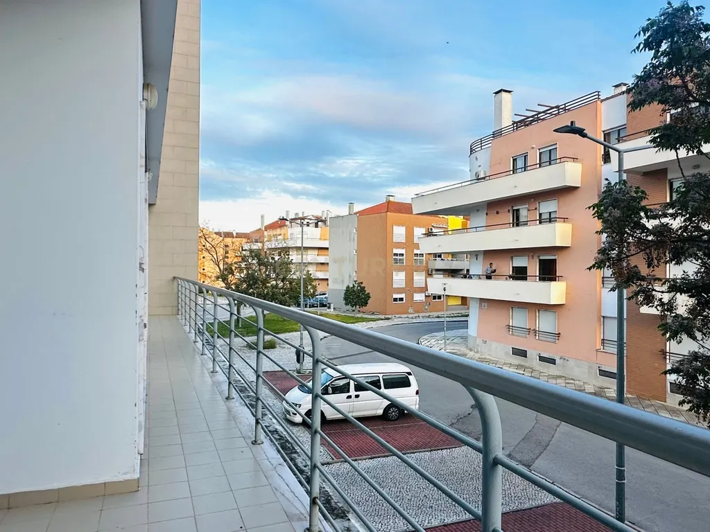 Apartamento T4 com Terraço, Varandas, Garagem e Lugar de Estacionamento, na Vila Serena, Pinhal Novo - Image 27