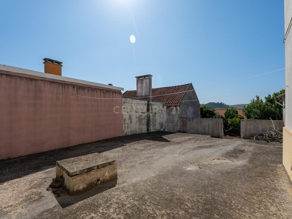 ** Excelente Moradia T3 c/ boas áreas na Ventosa - Torres Vedras ** - Image 45