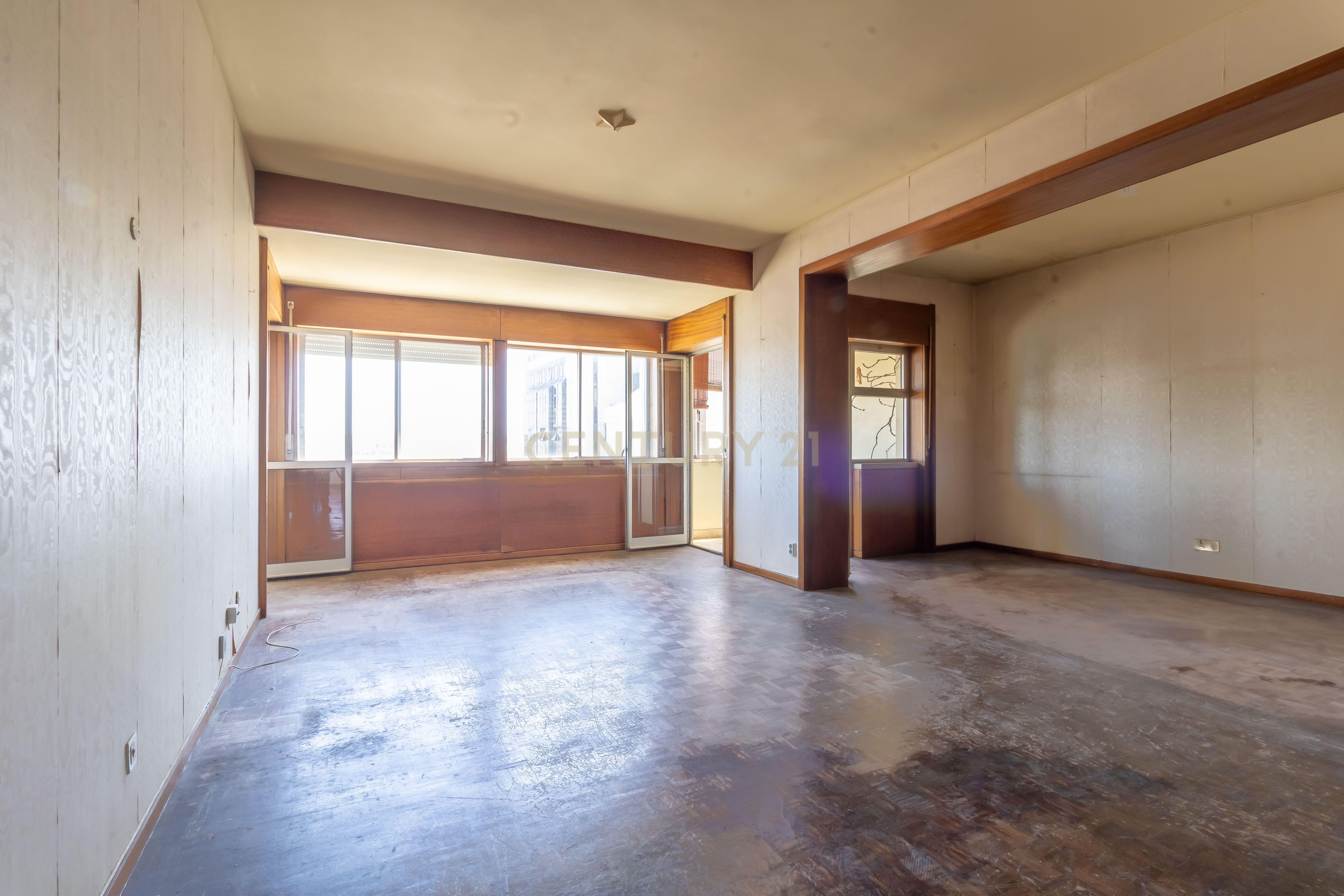 Fotografia 4 de Miraflores | Luz, Espaço e Vistas Desafogadas para Criar uma Casa Única