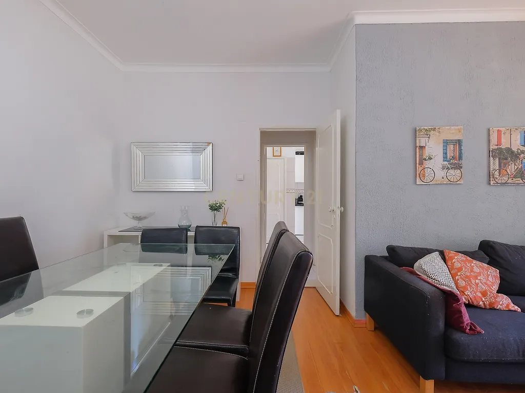 Apartamento T3 no Seixal com Varandas e Acessibilidade Fertagus - Image 8