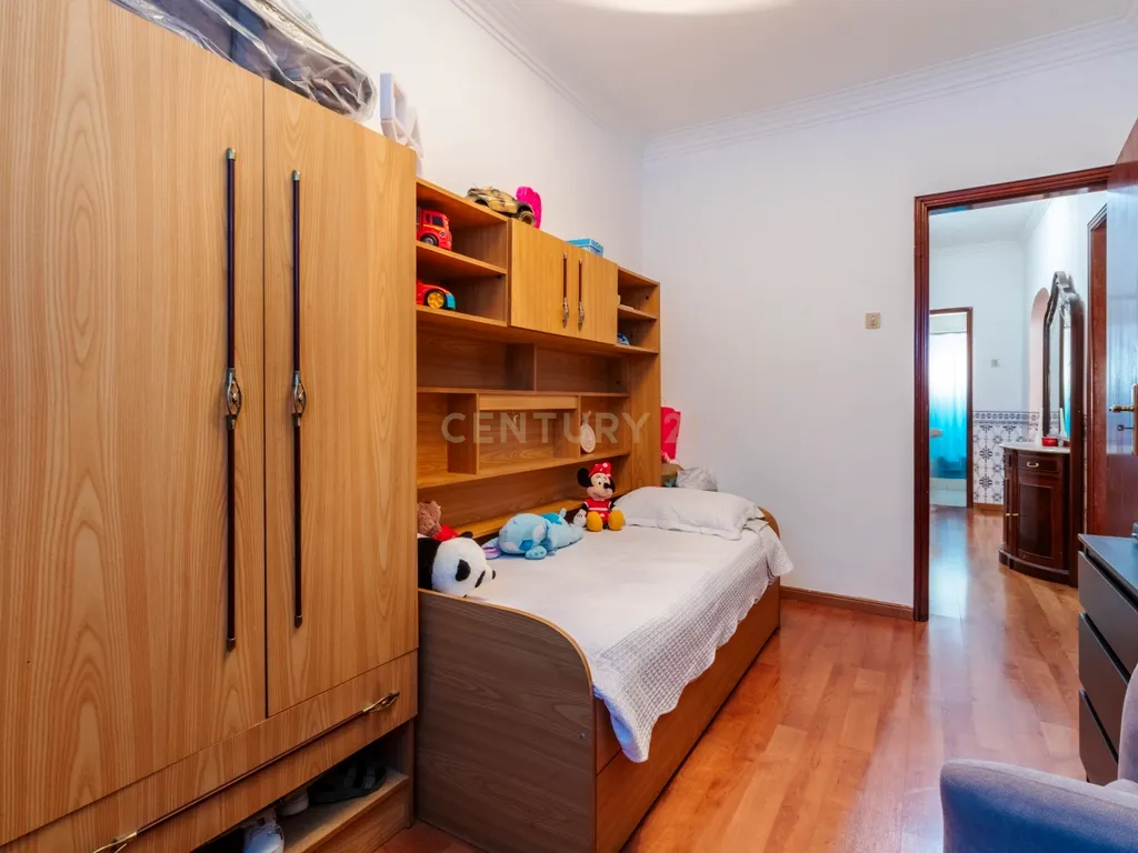 T2 com Potencial no Coração de Cacilhas Prático, Central e com o Charme da Tradição - Image 24