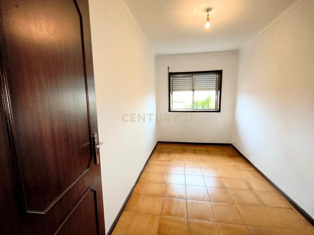 Prédio bi-familiar - grande potencial de rentabilização em Bustos - Image 7