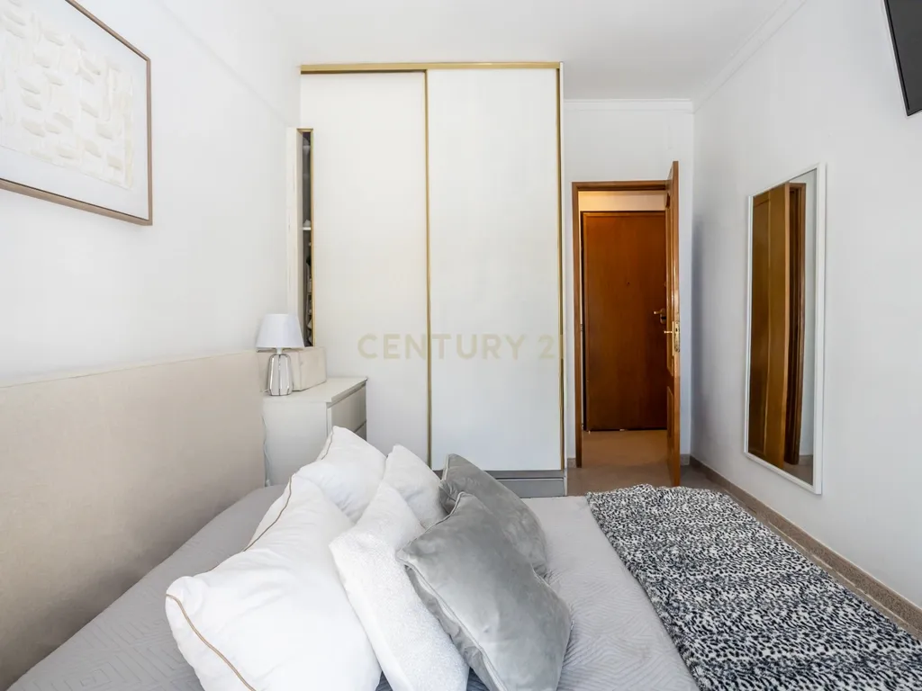 Apartamento T2 com Varanda Cruz de Pau, Amora - Seixal - 0651-06250 - Image 12