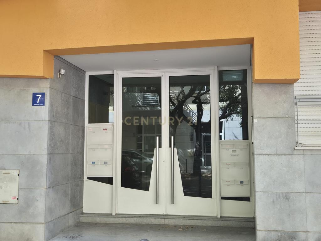 Espaçoso Apartamento T4 no Parque das Nações, Lisboa, com Garagem - Image 2
