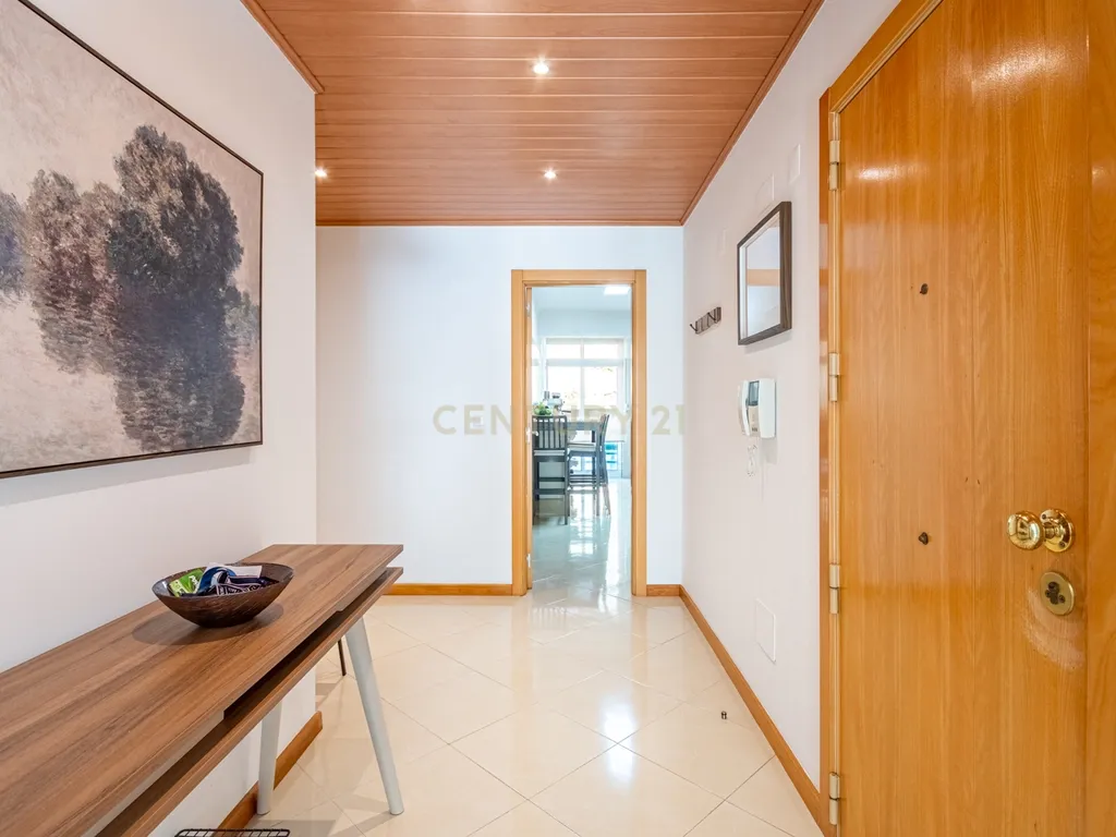 T3 com suite, lareira e BOX PRIVATIVA DE 41 m² | Quinta da Flamenga – Vialonga - Image 5