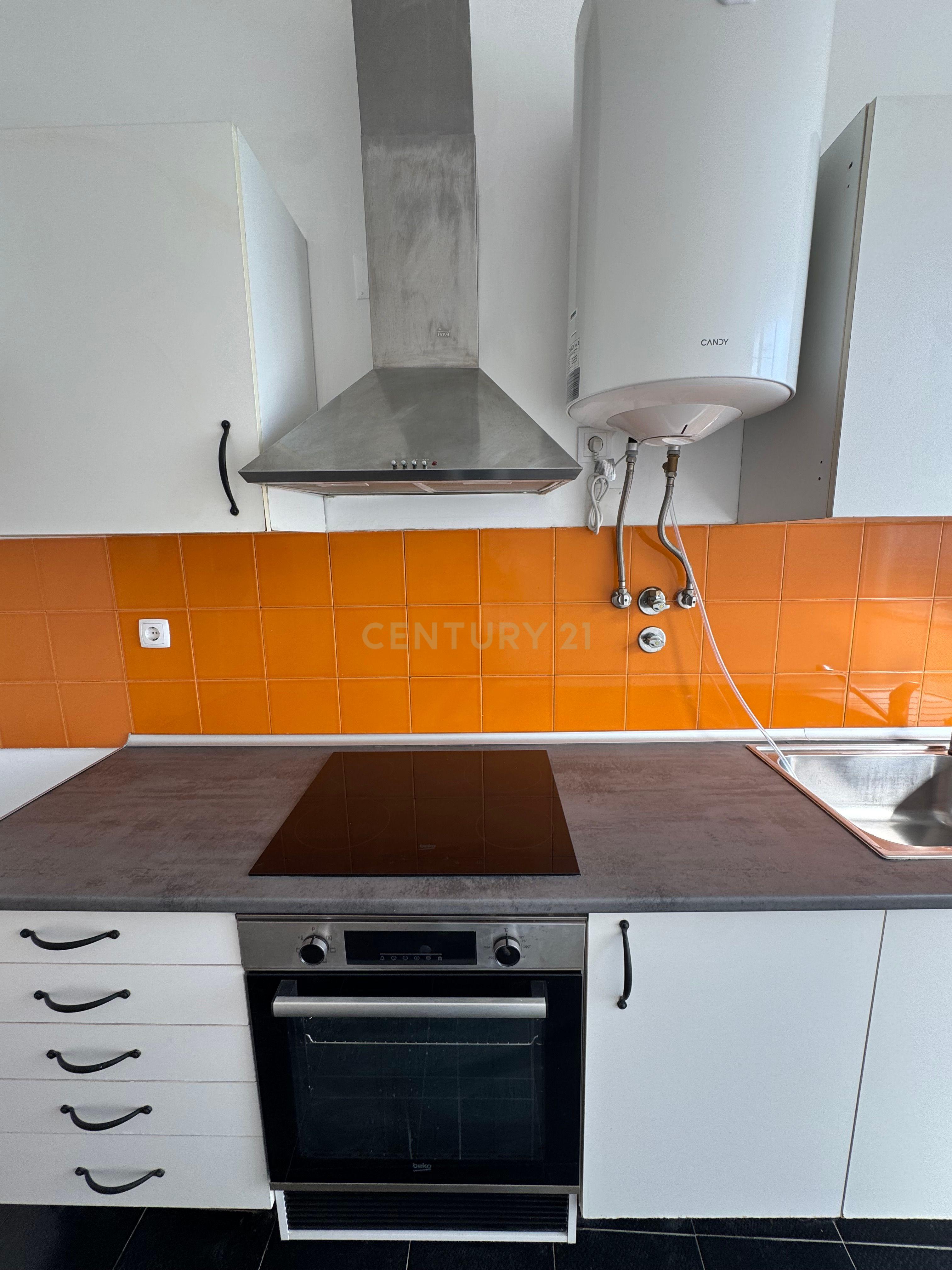 Fotografia 5 de Apartamento T1+1 Renovado em Águas Livres, Amadora