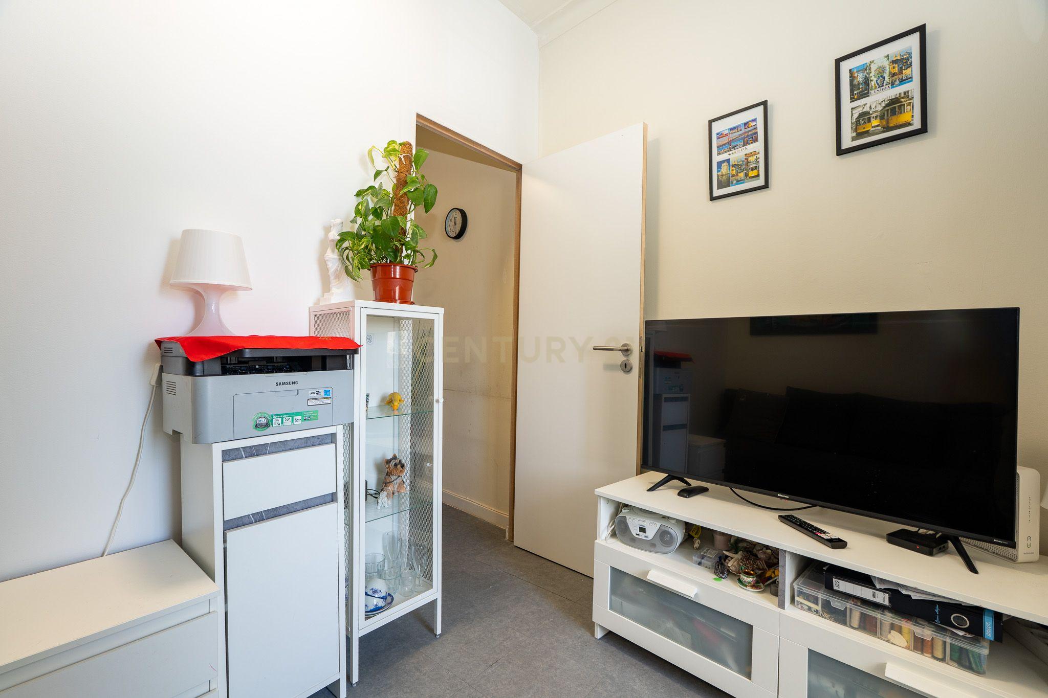Apartamento T1 em Corroios com Luz Natural e Boa Localização - Image 7
