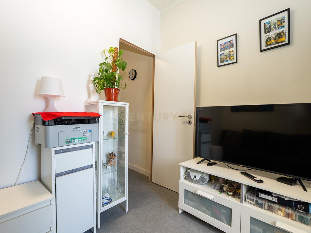 Apartamento T1 em Corroios com Luz Natural e Boa Localização - Image 7