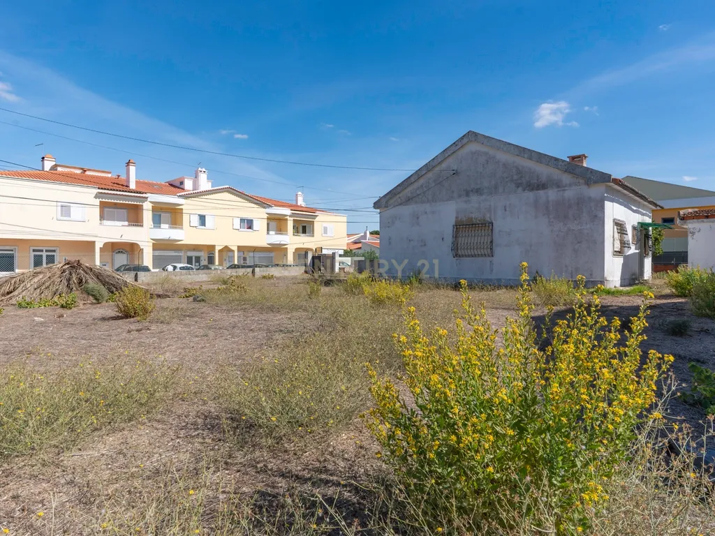 Moradia Isolada com Terreno de 1041 m² – Um Mundo de Possibilidades! - Image 95