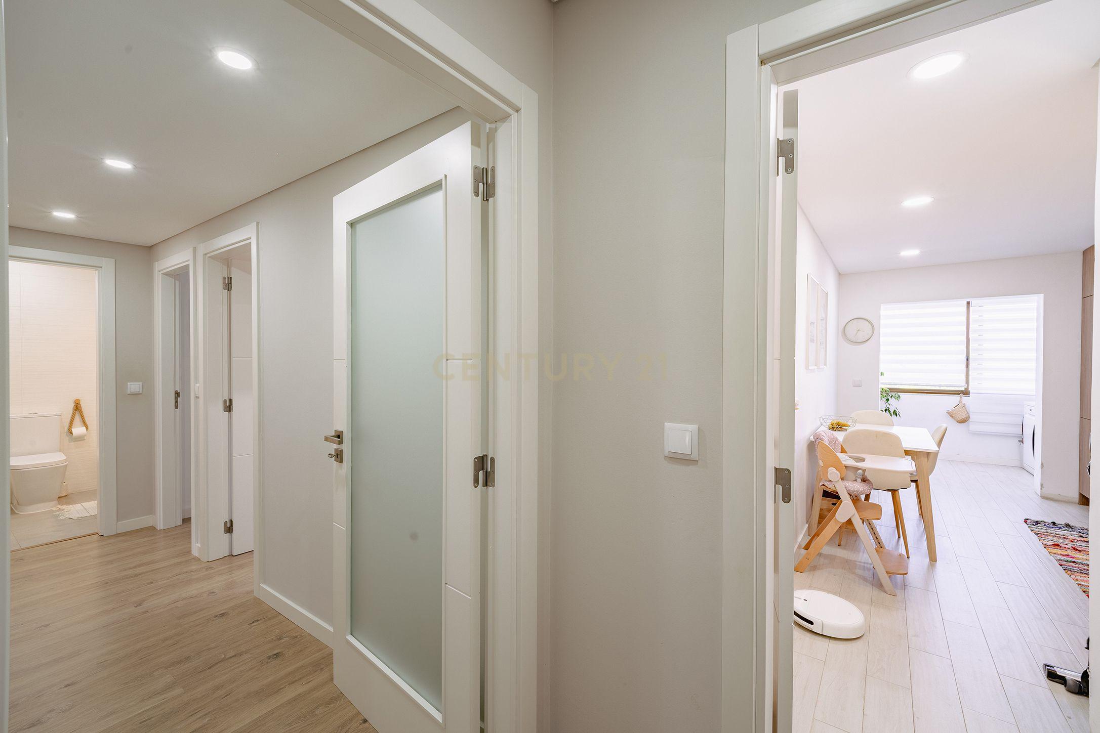 Fotografia 7 de Oportunidade Única no Feijó | T3 Remodelado, 107 m² e Pronto a Habitar