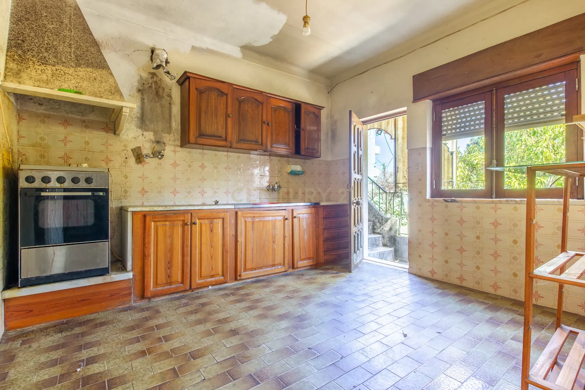 Fotografia 7 de Quinta do Conde - Moradia Isolada de 3 assoalhadas para remodelação, com sótão e cave