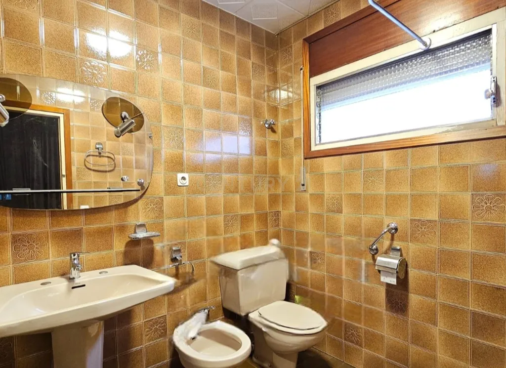 GRANDE CASA À VENDA NO CENTRO DA VILA DE CERVELLÓ, A APENAS 15 KM DE BARCELONA E DO AEROPORTO EL PRAT - IDEAL PARA VÁRIAS FAMÍLIAS OU COMO MASIA SEM JARDIM - Image 19