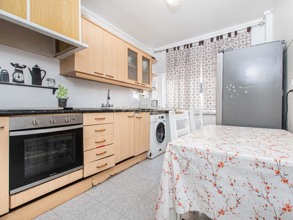 Apartamento T2/cave em Sintra: Conforto e Acessibilidade  - Image 7