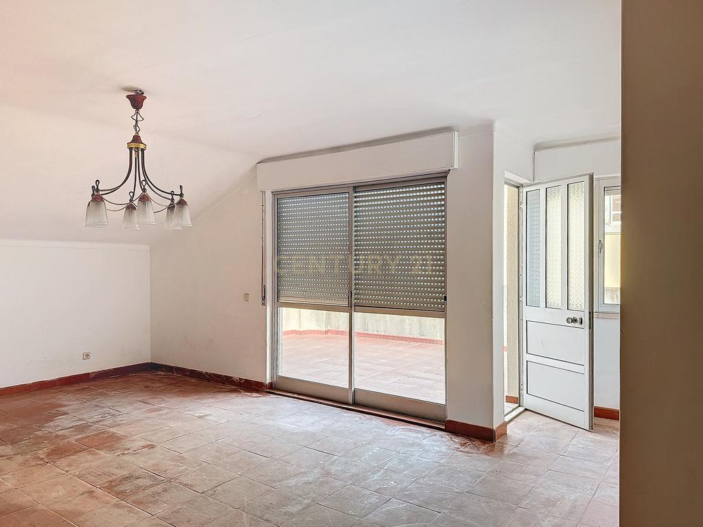 Prédio na Trafaria para investimento - Image 8