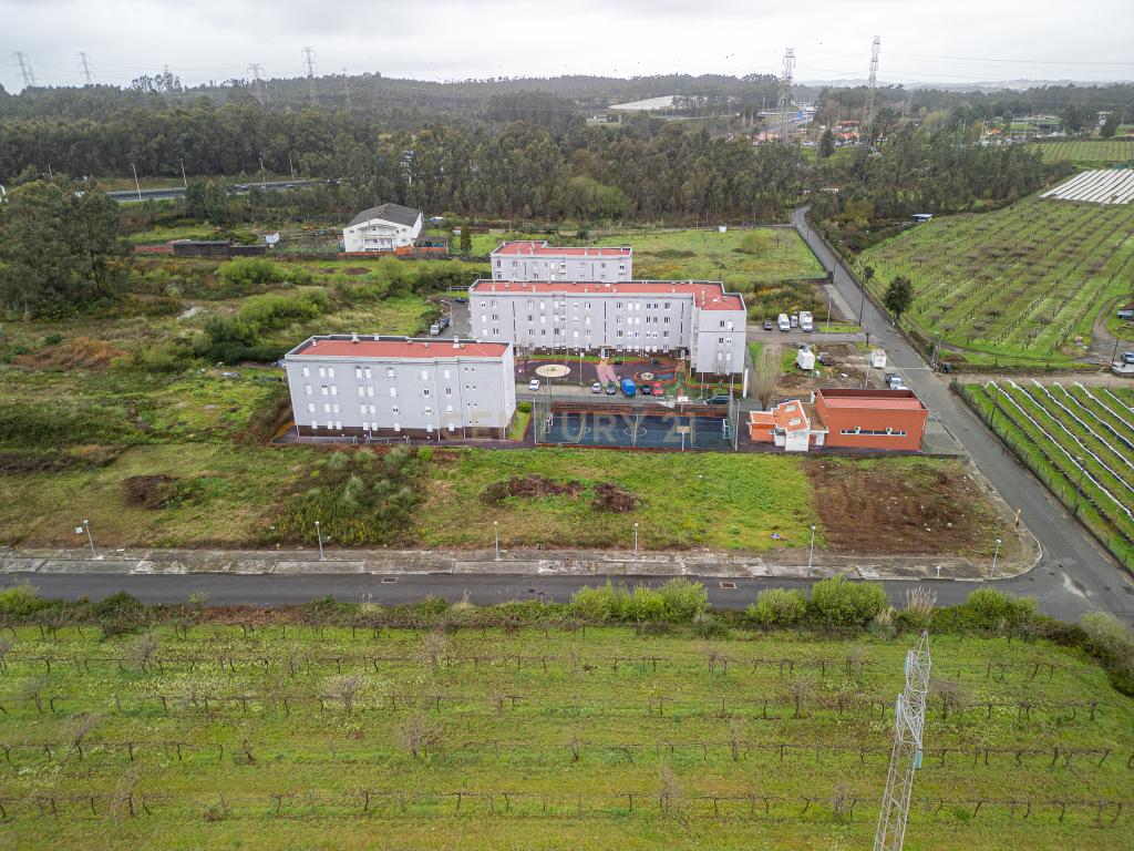 Terreno em Ermesinde: Localização Privilegiada - Image 1