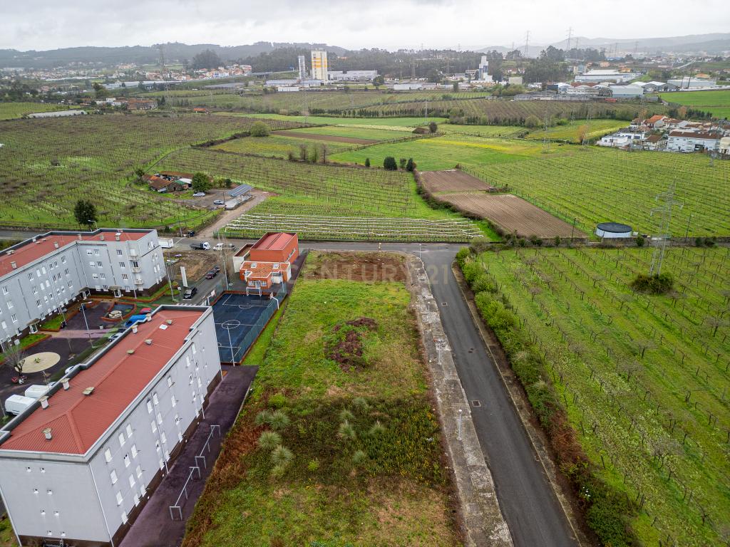 Terreno em Ermesinde: Localização Privilegiada - Image 2