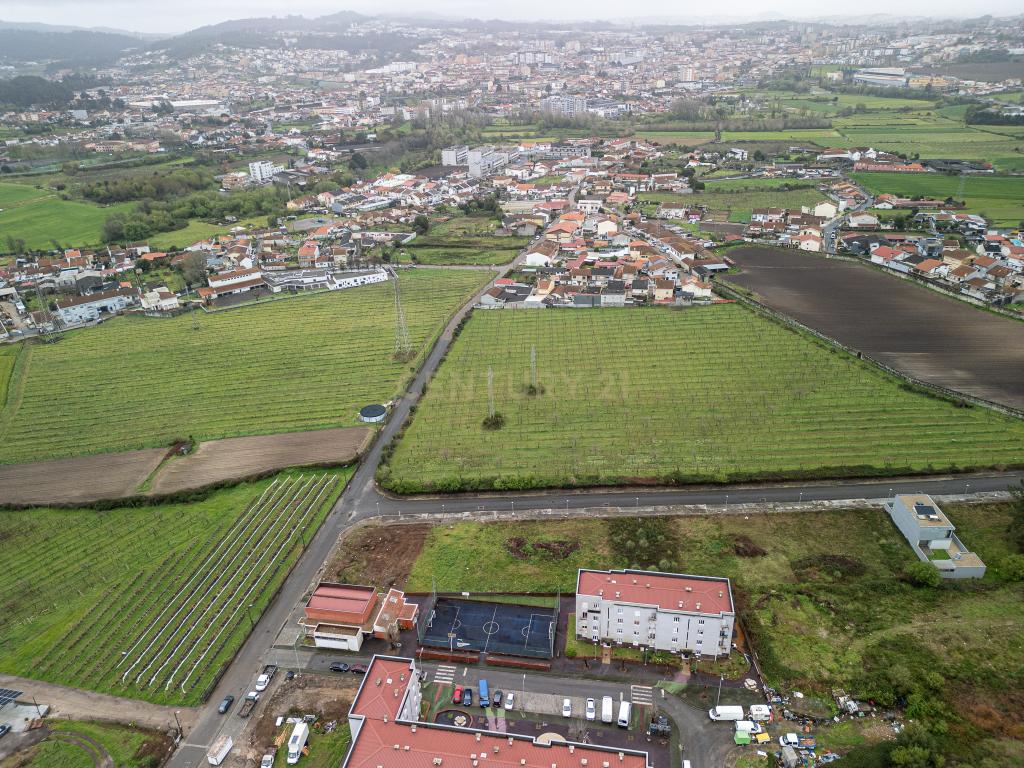 Terreno em Ermesinde: Localização Privilegiada - Image 4