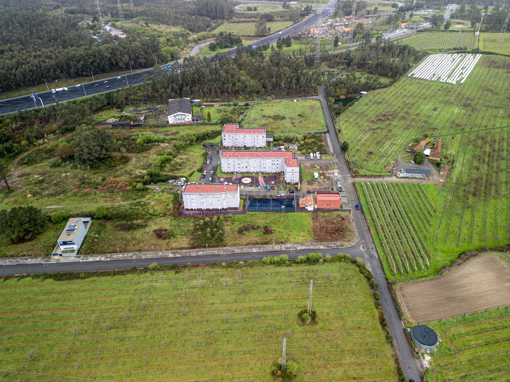 Terreno em Ermesinde: Localização Privilegiada - Image 3
