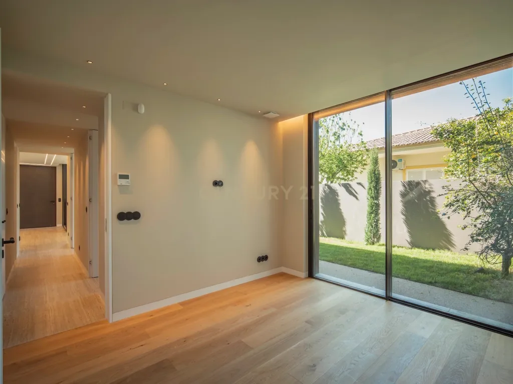 Moradia T4 na Verdizela — Design, Luz e Piscina num Terreno de 1.032 m² - Image 19