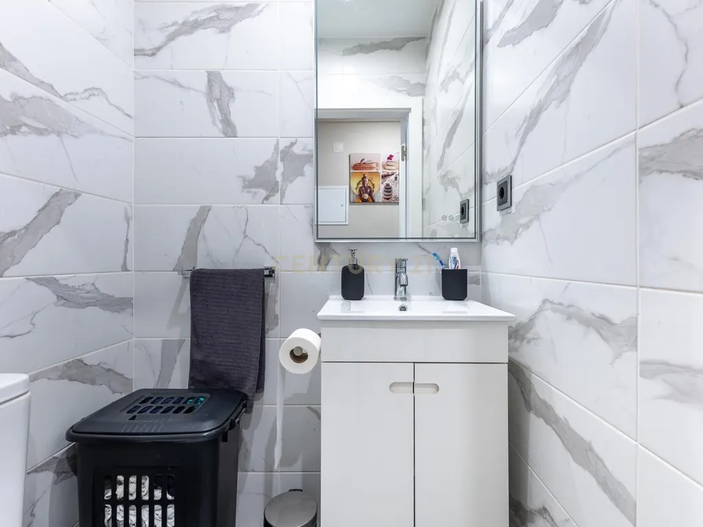 Apartamento Renovado com Vista Mar em Setúbal - Image 21