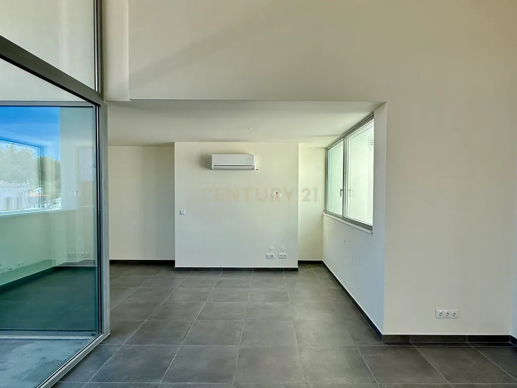 Exclusivo Triplex com Piscina Privada no Rooftop – Viva o Charme de Alcácer do Sal - Image 8