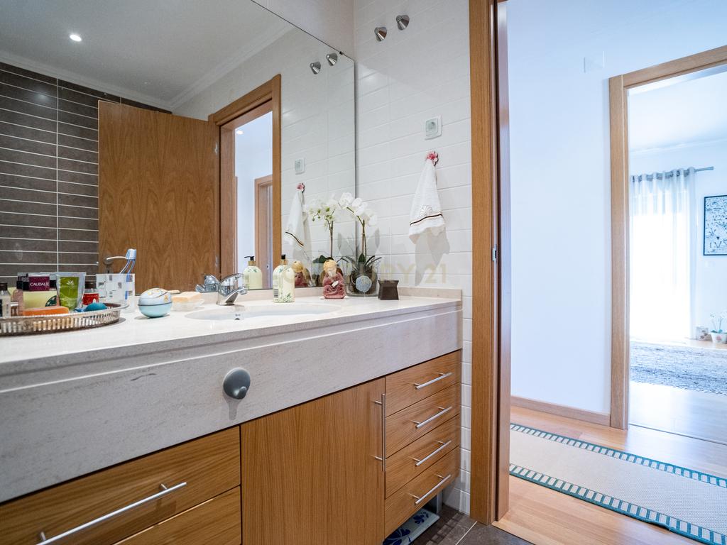 Apartamento T3 Porto Salvo - Image 13