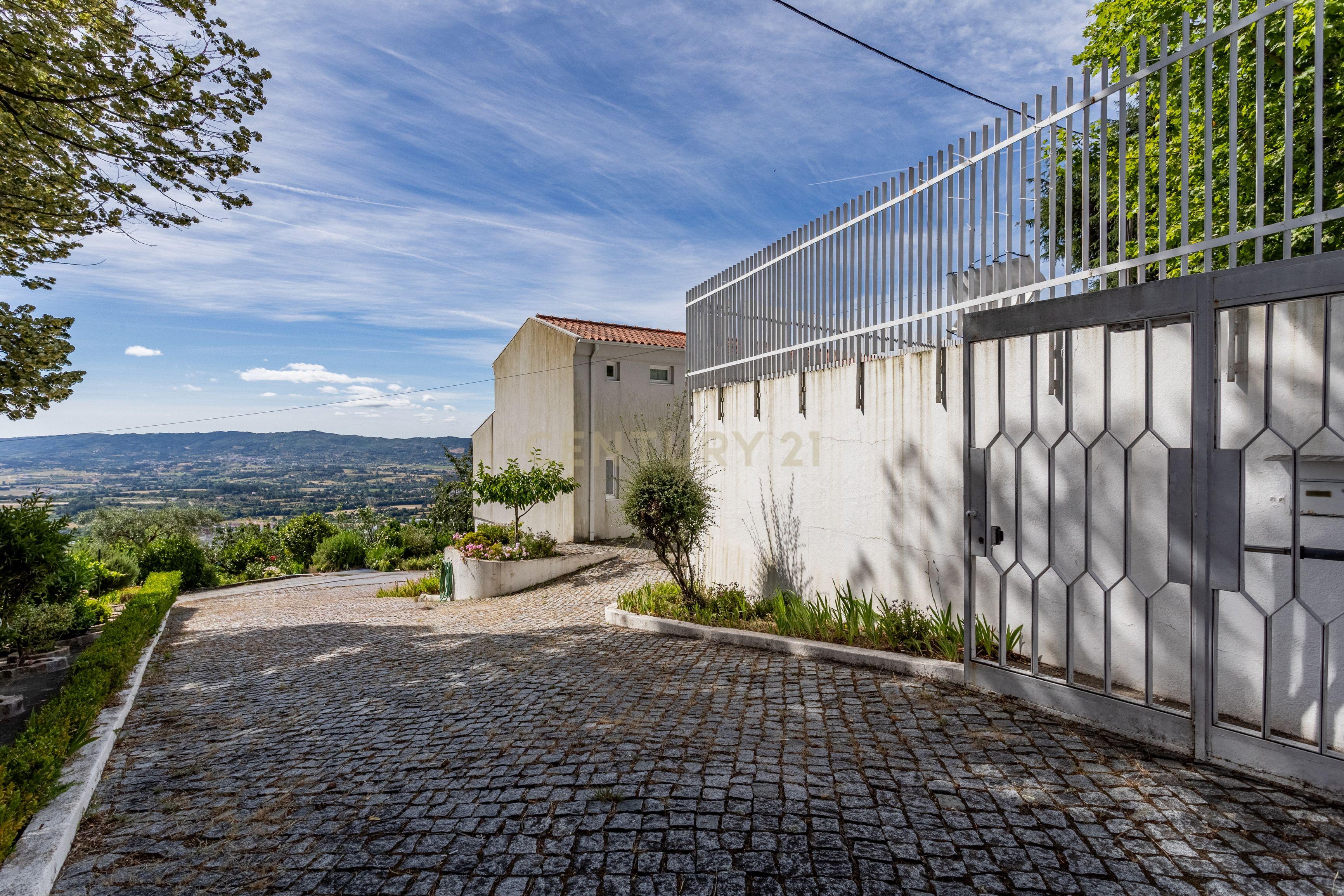Fotografia 12 de Quinta com cerca de 1 hectare e casa com 11 quartos na Covilhã