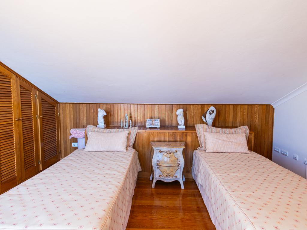 Moradia T5 com Piscina e Jardim em Lagoa, Faro - Image 39