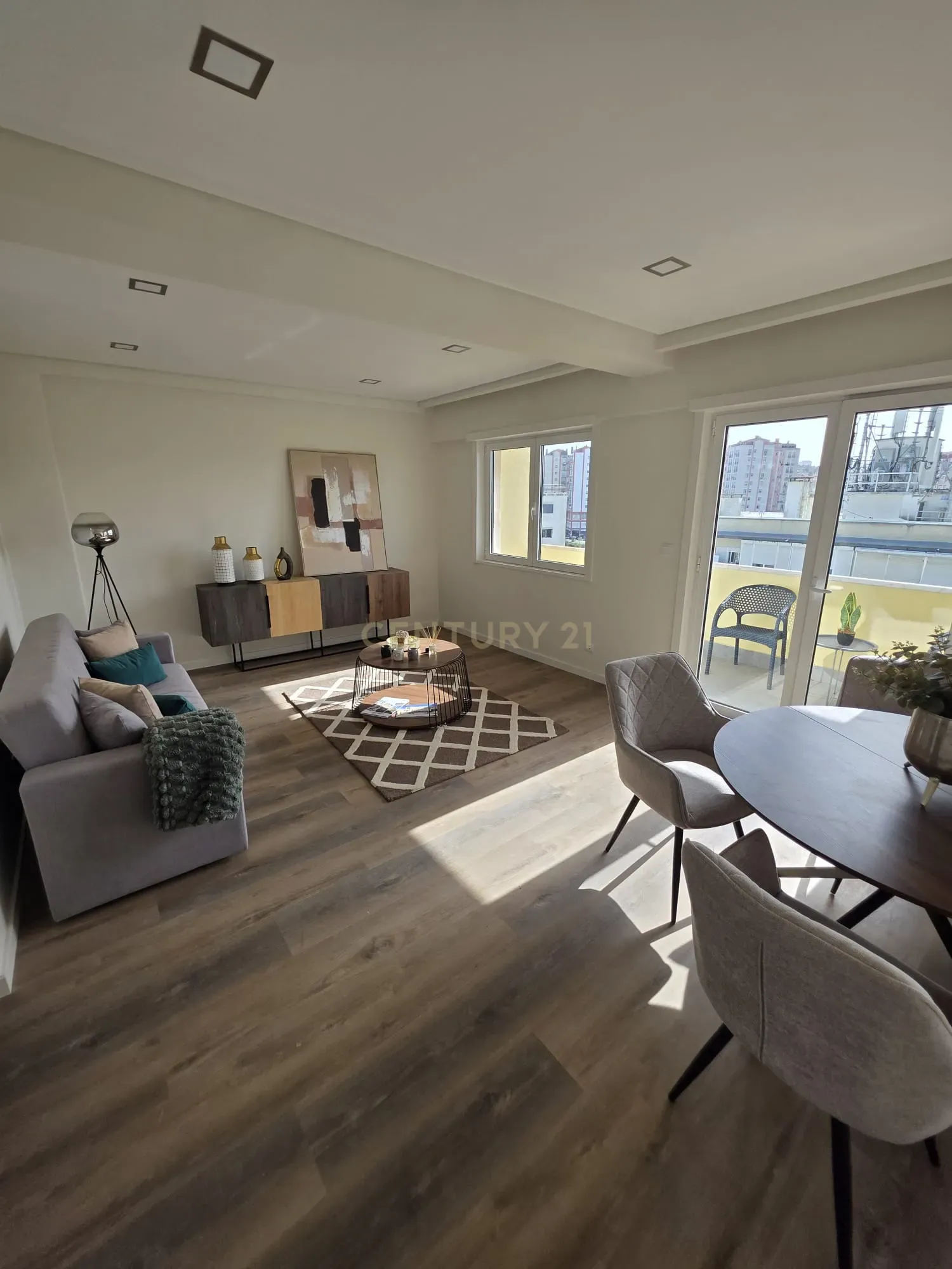 Fotografia 4 de Apartamento T3 Novo em Benfica | varanda aberta | suite | 2 elevadores e 2 Anos de Garantia