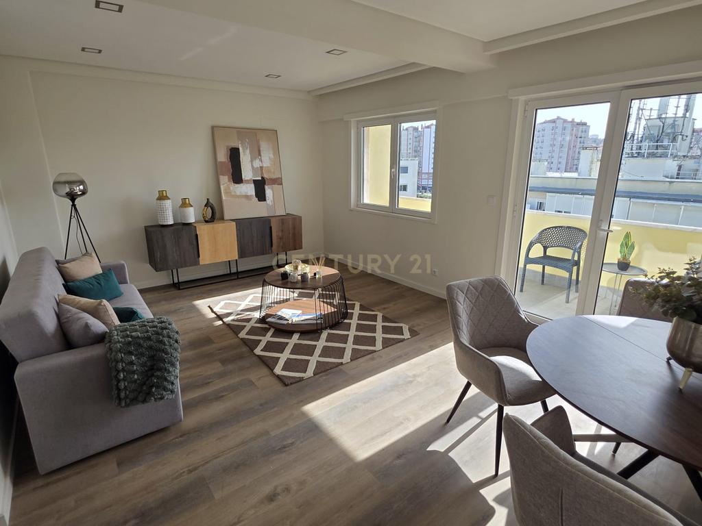 Apartamento T3 Novo em Benfica | varanda aberta | suite | 2 elevadores e 2 Anos de Garantia - Image 4