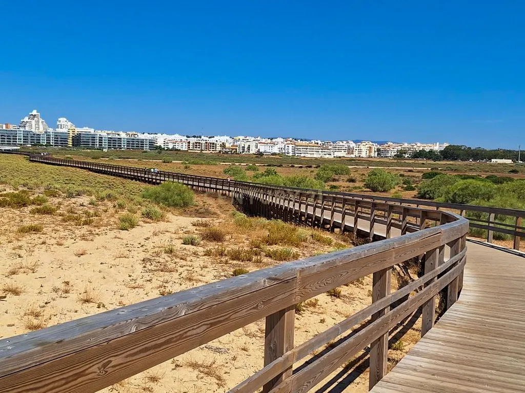Apartamento T1+1 em Armação de Pêra - Boa Localização, Perto da Praia - Image 1
