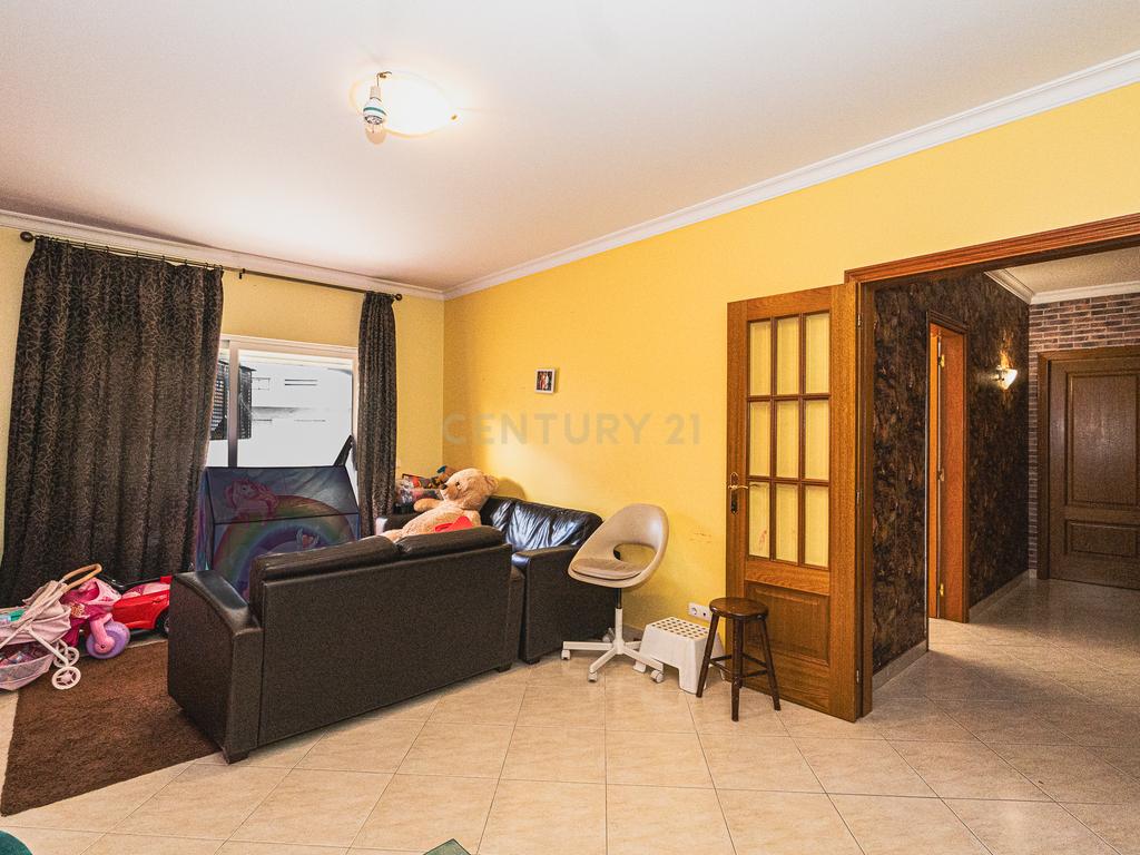 Apartamento T1+1 em Armação de Pêra - Boa Localização, Perto da Praia - Image 3