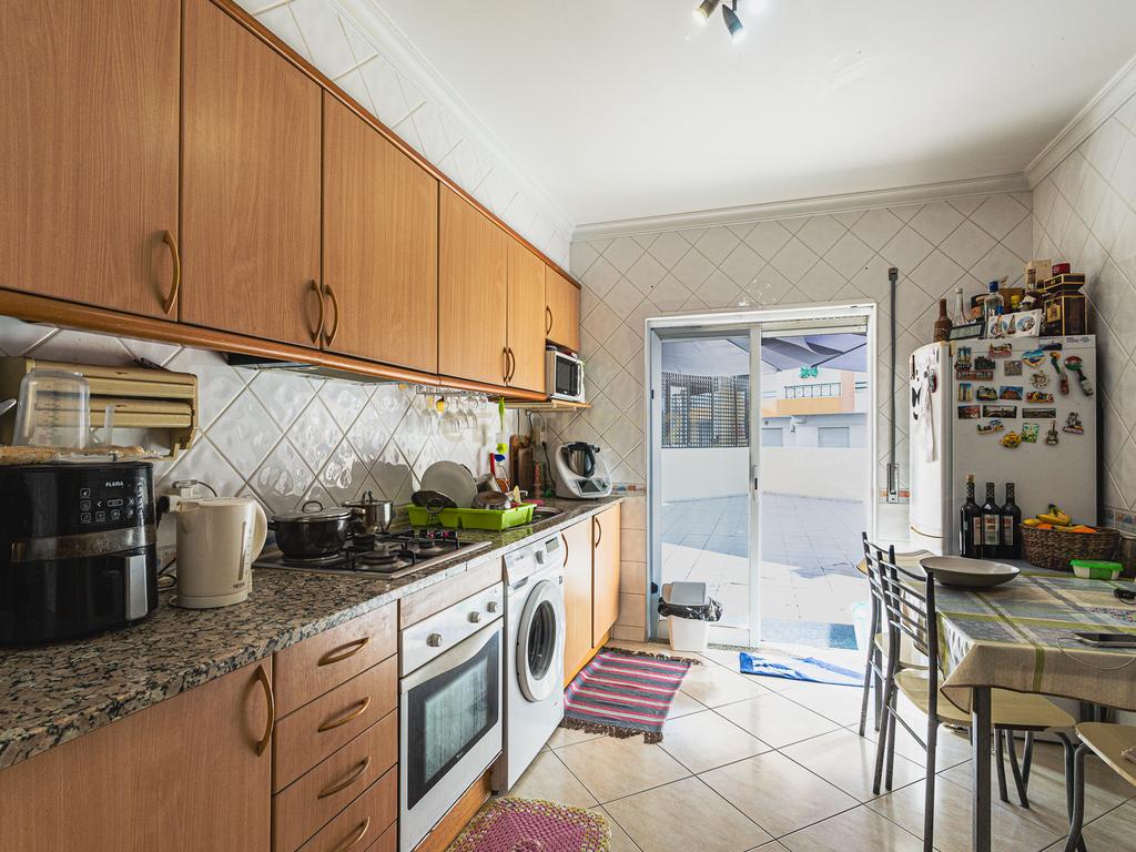 Apartamento T1+1 em Armação de Pêra - Boa Localização, Perto da Praia - Image 5