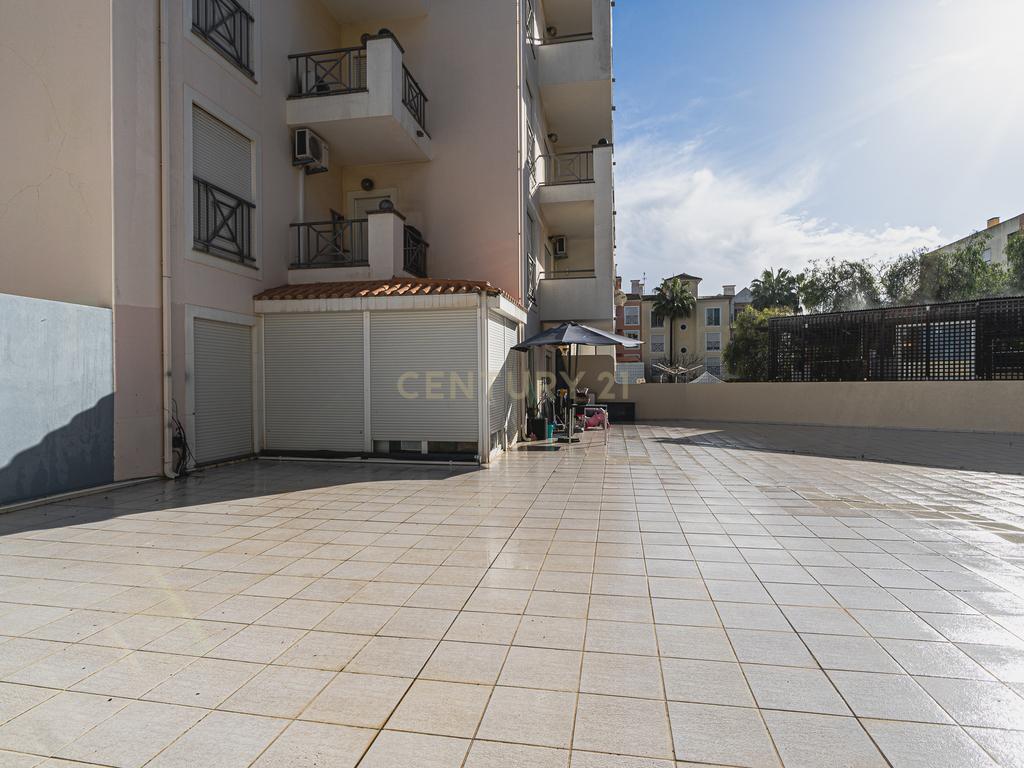 Apartamento T1+1 em Armação de Pêra - Boa Localização, Perto da Praia - Image 8