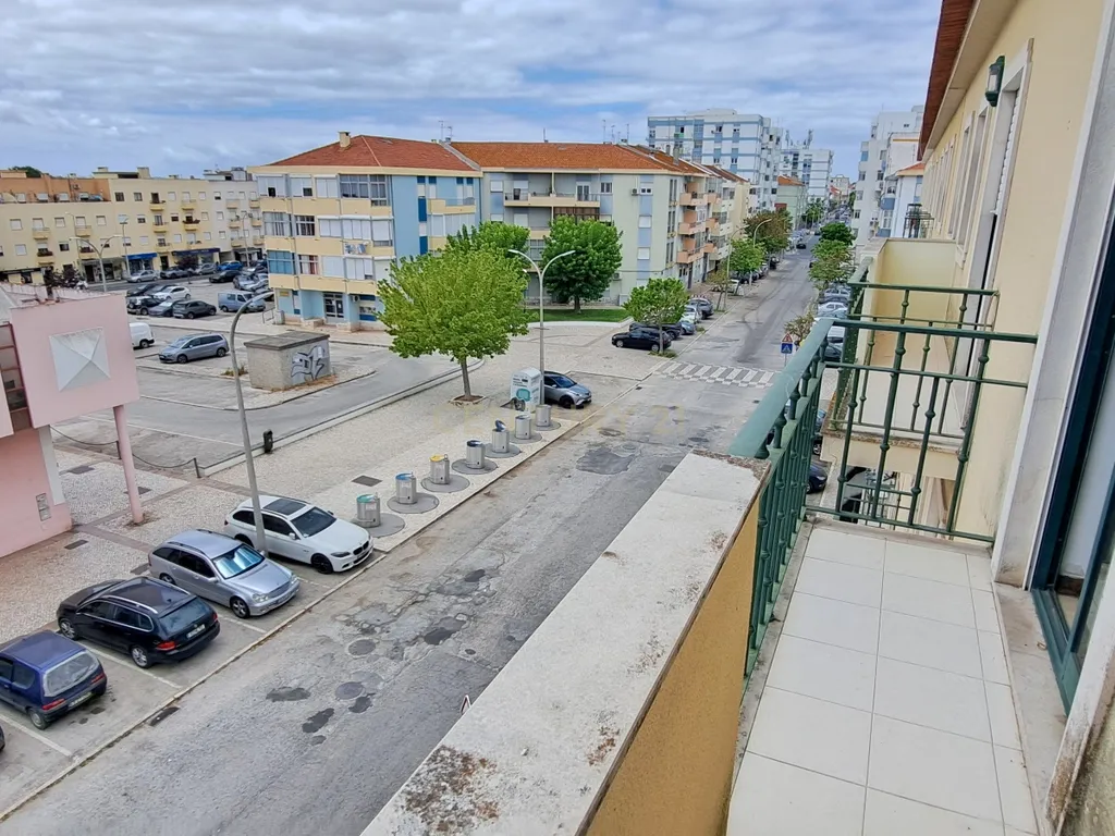 Apartamento T3 e arrecadação com 131m² na Moita - Image 5
