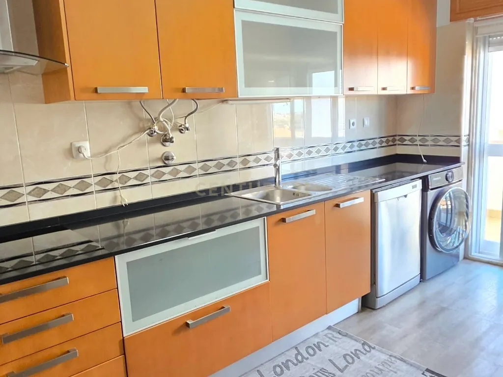 Excelente apartamento T2 com parqueamento - Image 6