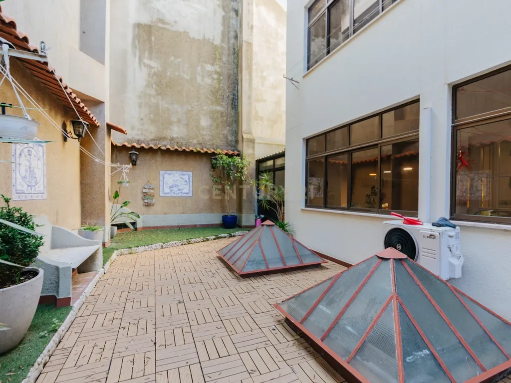 T2+1 com Terraço de 50m², Estacionamento e Localização Premium na Graça / Penha de França - Image 10