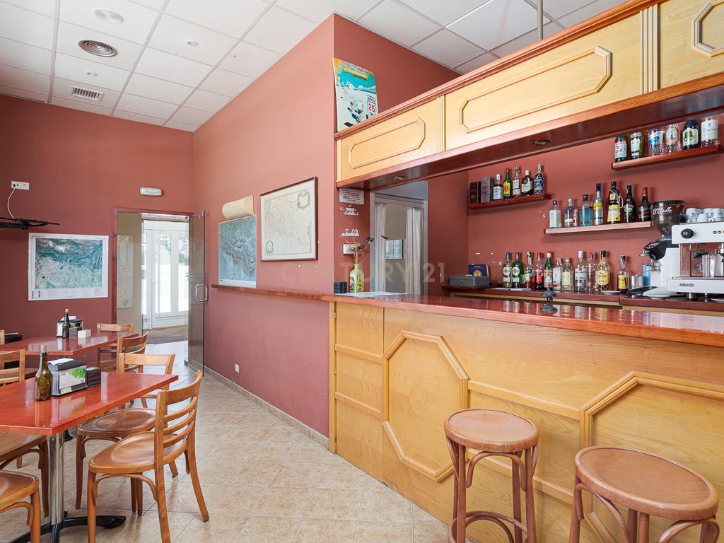 Hotel Moderno em Aragón com 25 Quartos e Vista Panorâmica - Image 23