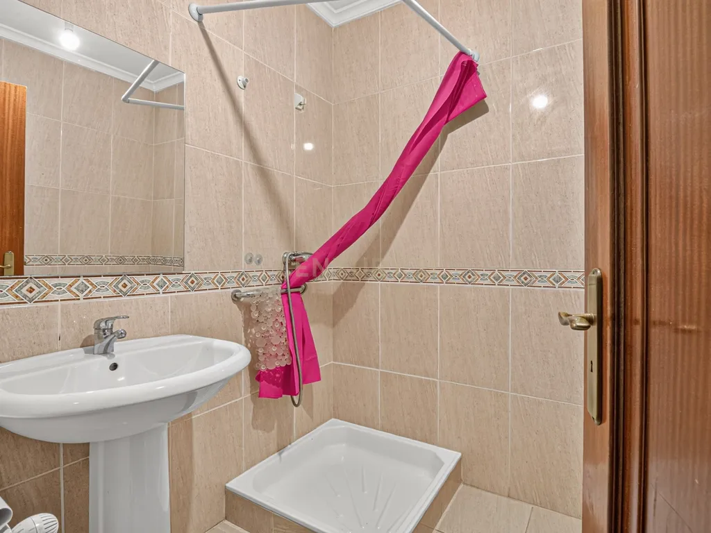 Apartamento T3 com Garagem Fechada, excelente localização!! - Bragança - Image 17