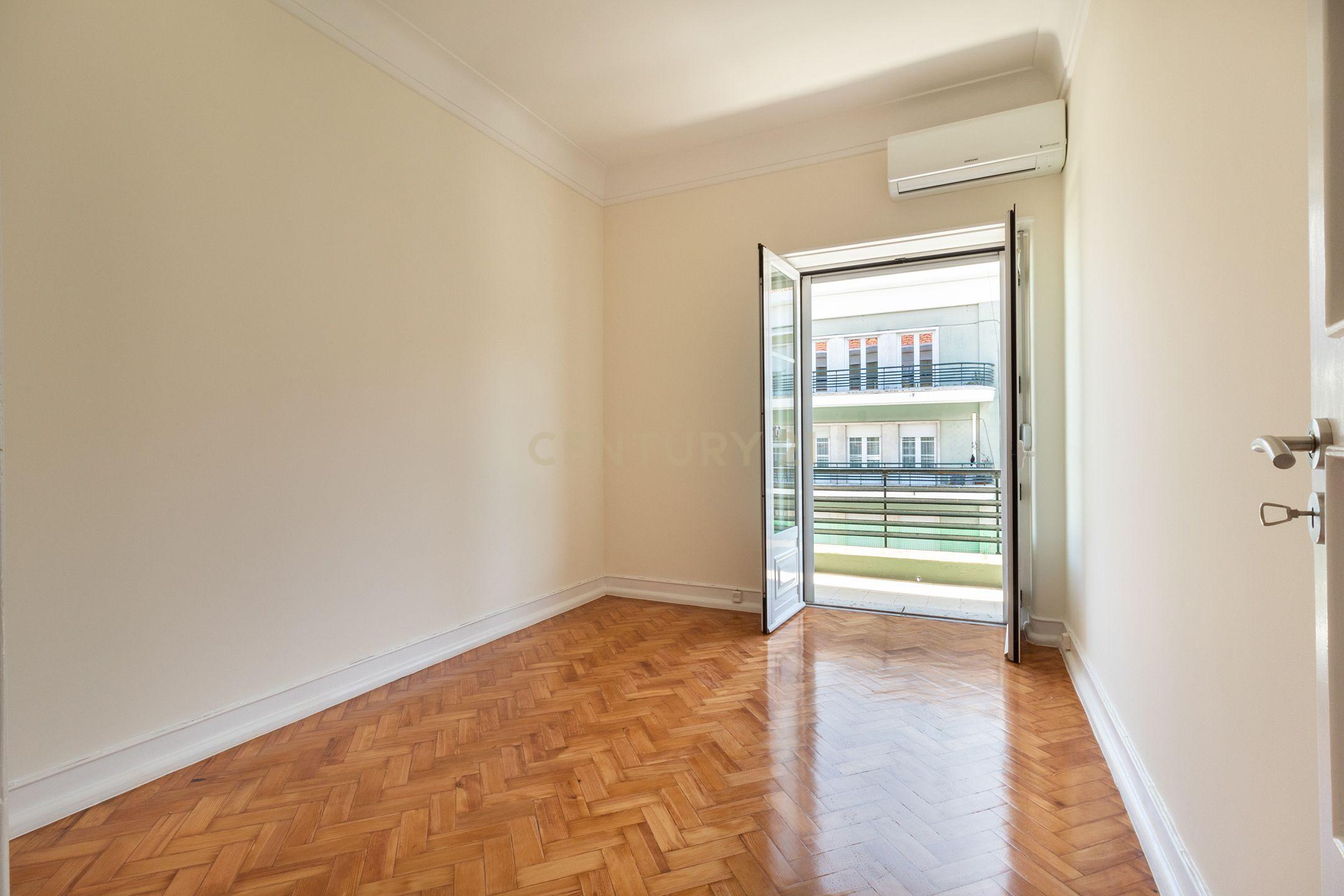 Fotografia 10 de Apartamento T4 renovado, Bairro de São Miguel, Alvalade, Lisboa. Para Arrendar!